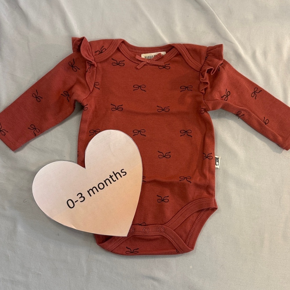 Rabbit + Bear - NWOT Red Organic Cotton Long Sleeve Baby Onesie - Bow Print